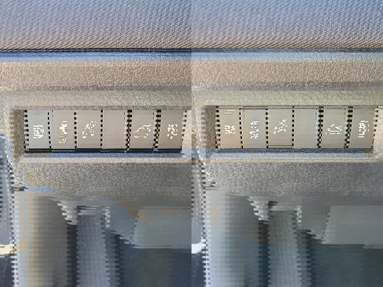 Used 2025 Toyota Camry LE image 31