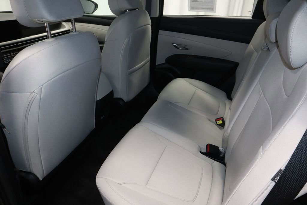 Used 2025 Hyundai Tucson SE image 19