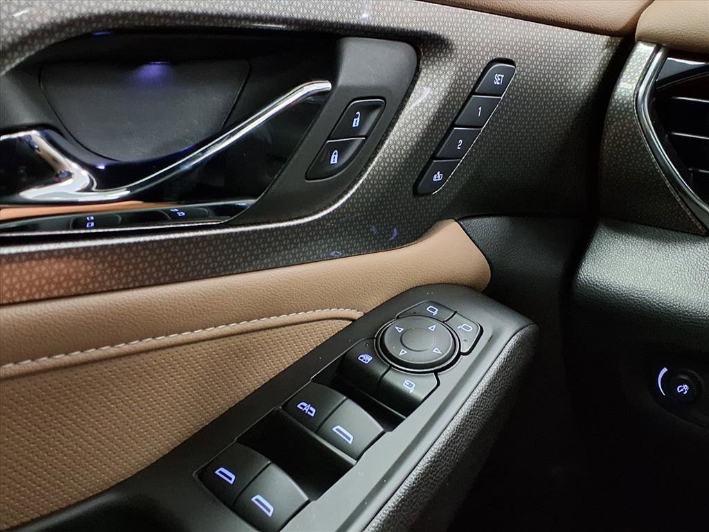Used 2023 Chevrolet Traverse Premier image 32