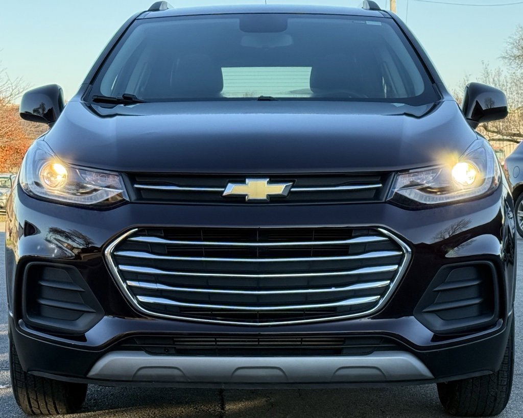 Used 2021 Chevrolet Trax LT w/ LT Convenience Package image 9