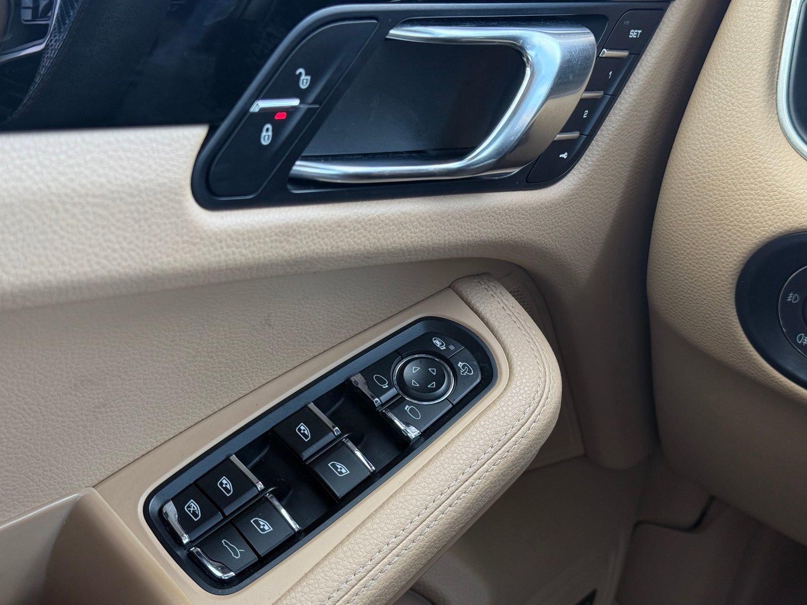 Used 2017 Porsche Macan S image 33