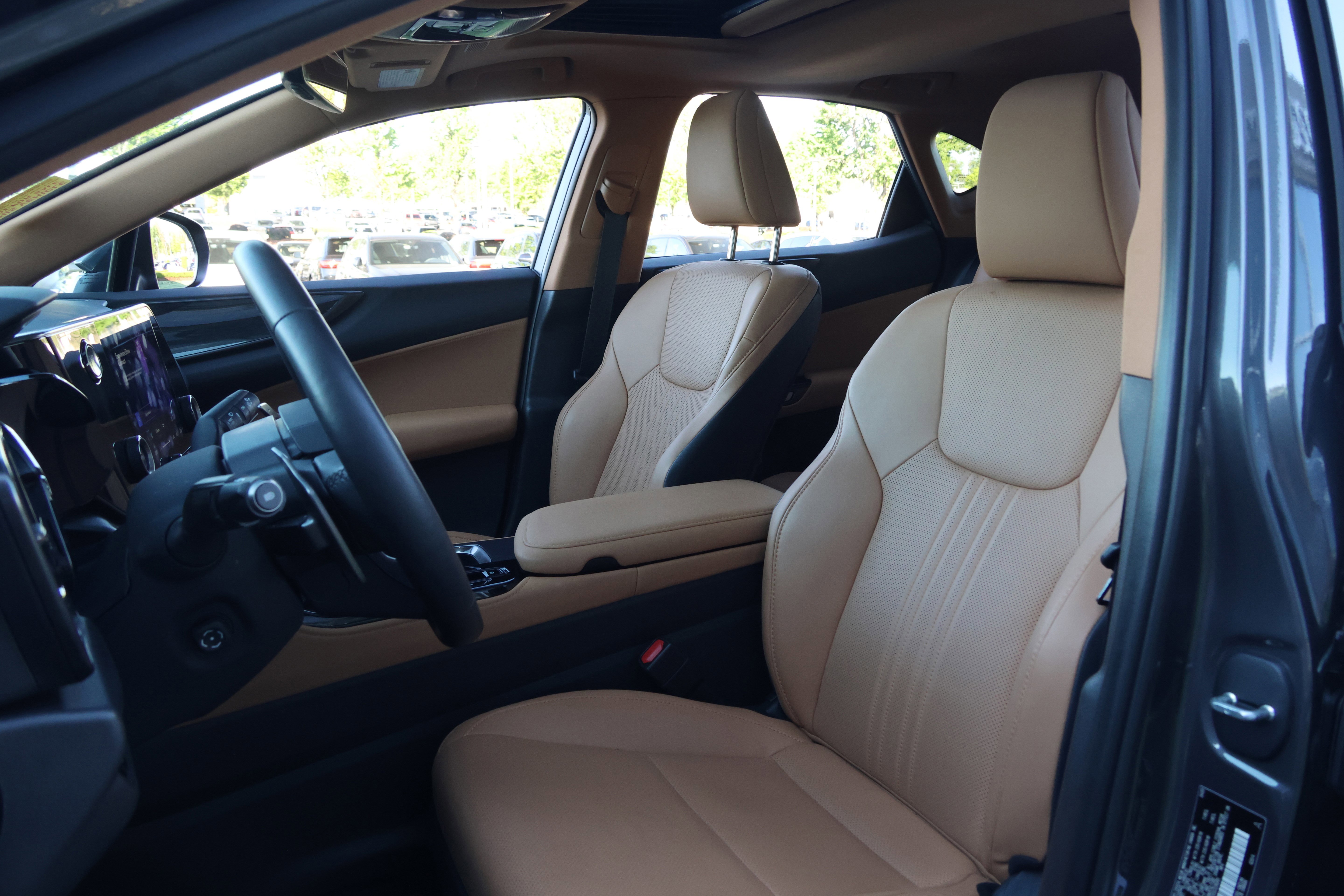 Used 2025 Lexus NX 250 FWD w/ Towing Package (2000 Lbs) image 36