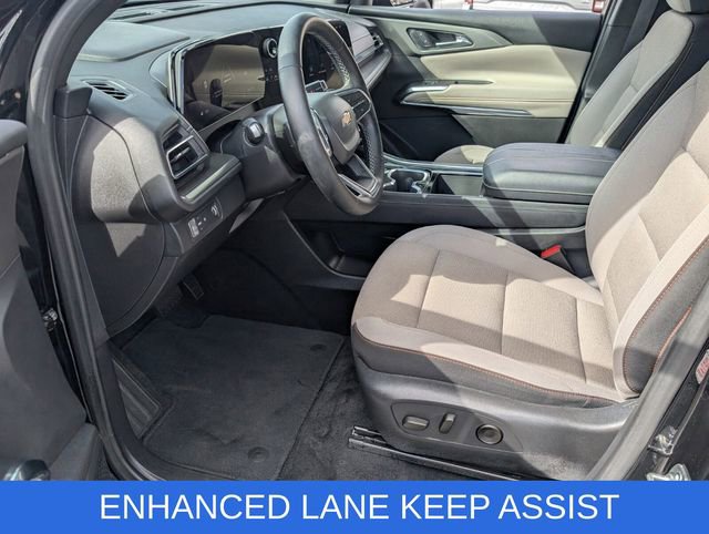 Used 2025 Chevrolet Traverse LT FWD image 8