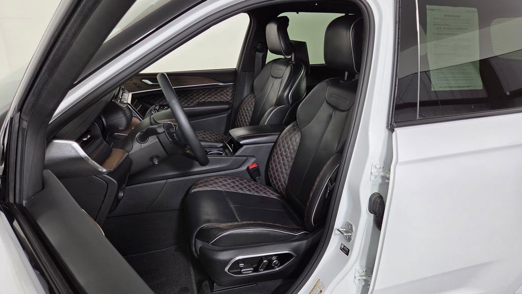 Used 2023 Jeep Grand Cherokee Summit w/ Adv Protech Group IV AWD/4WD image 16