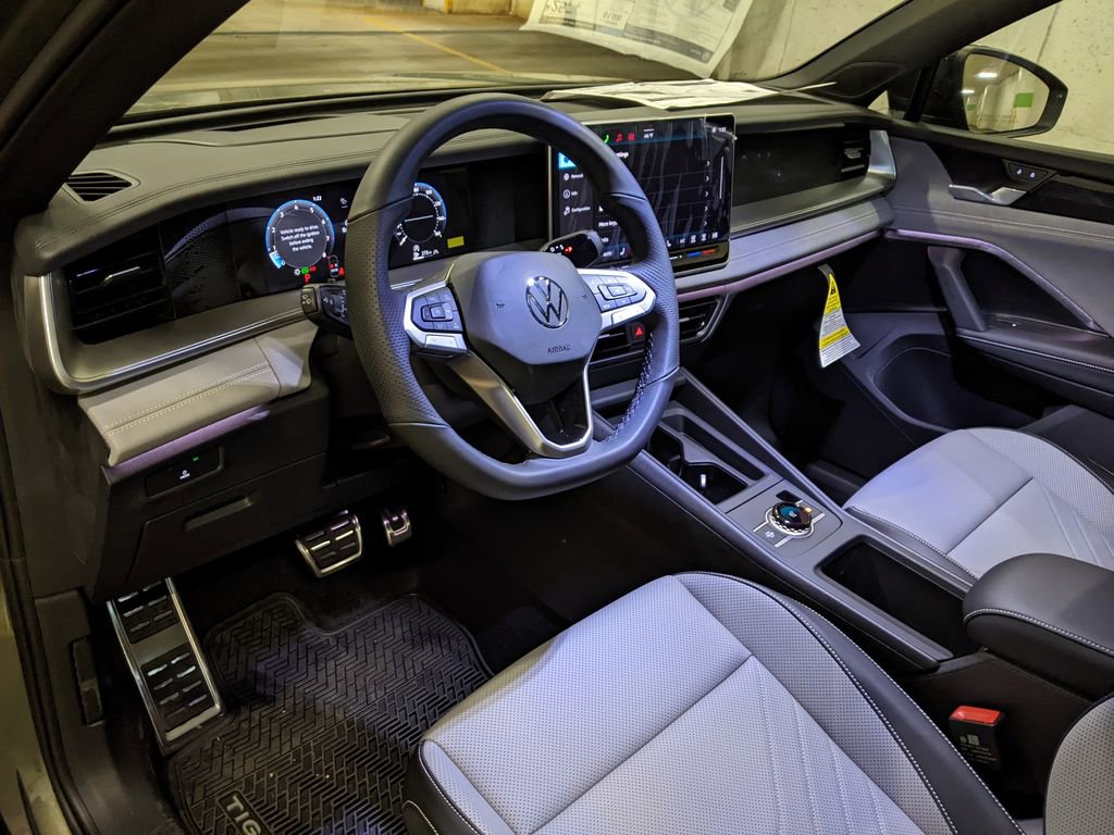 New 2026 Volkswagen Tiguan SE R-Line AWD/4WD image 8