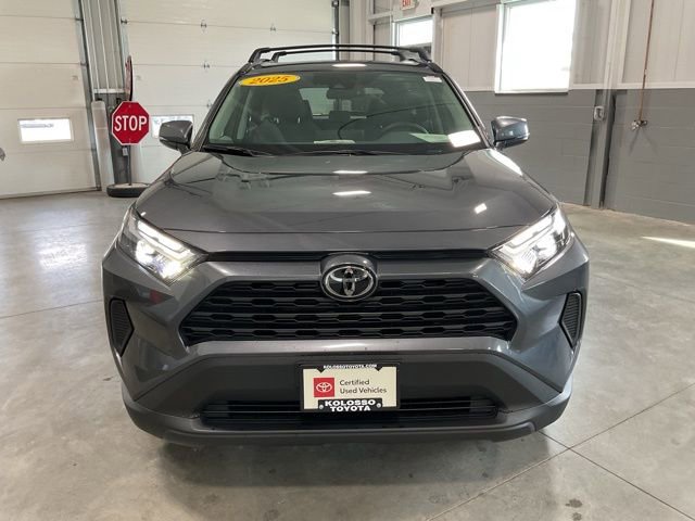 Used 2025 Toyota RAV4 XLE AWD/4WD image 2