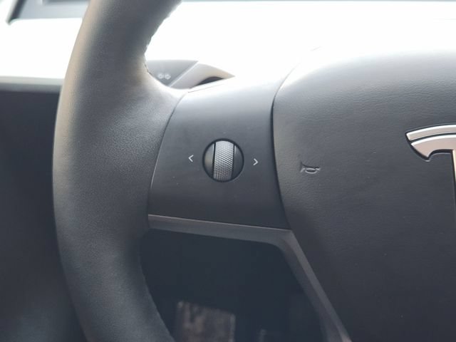 Used 2025 Tesla Model Y Long Range AWD/4WD image 33