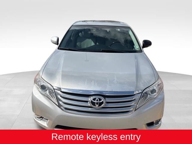 Used 2011 Toyota Avalon Limited image 2