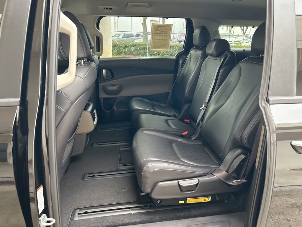 Used 2025 Kia Carnival EX image 51