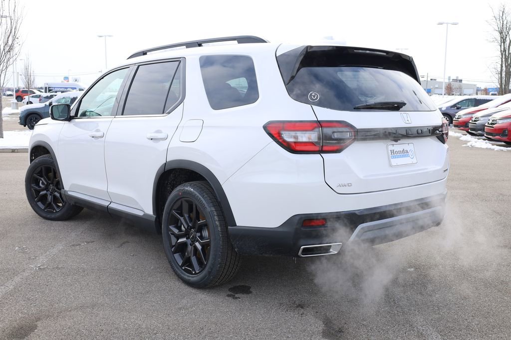 New 2025 Honda Pilot Touring image 4
