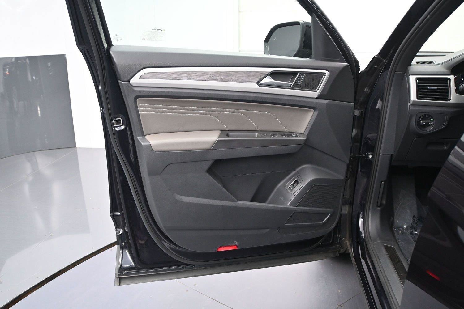 Used 2023 Volkswagen Atlas Cross Sport SE w/ Panoramic Sunroof Package AWD/4WD image 9