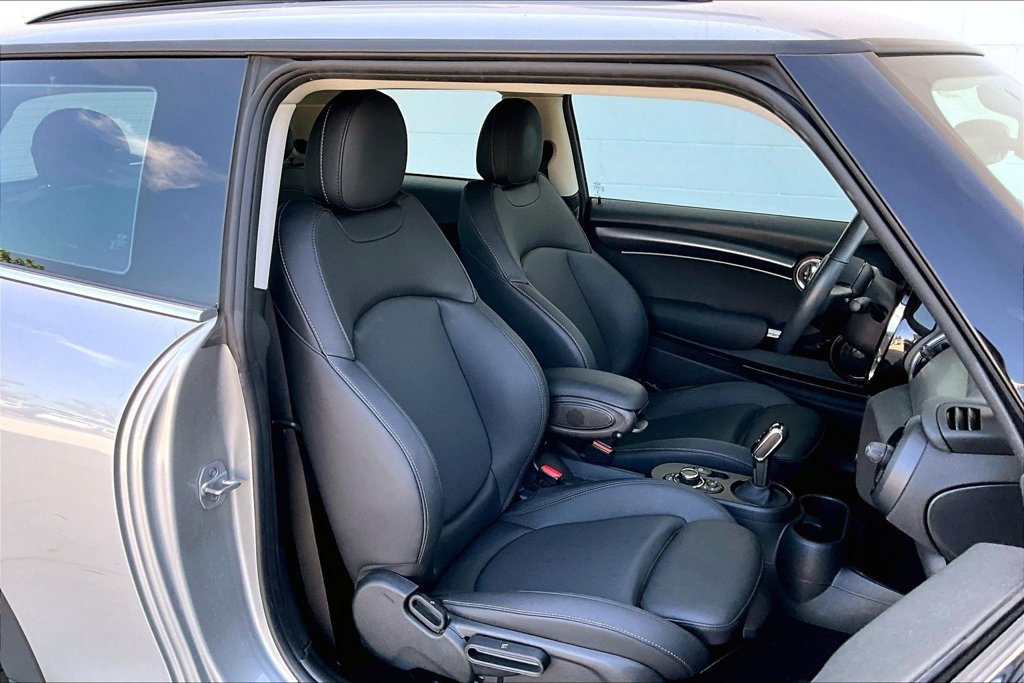 Used 2024 MINI Cooper SE FWD image 8