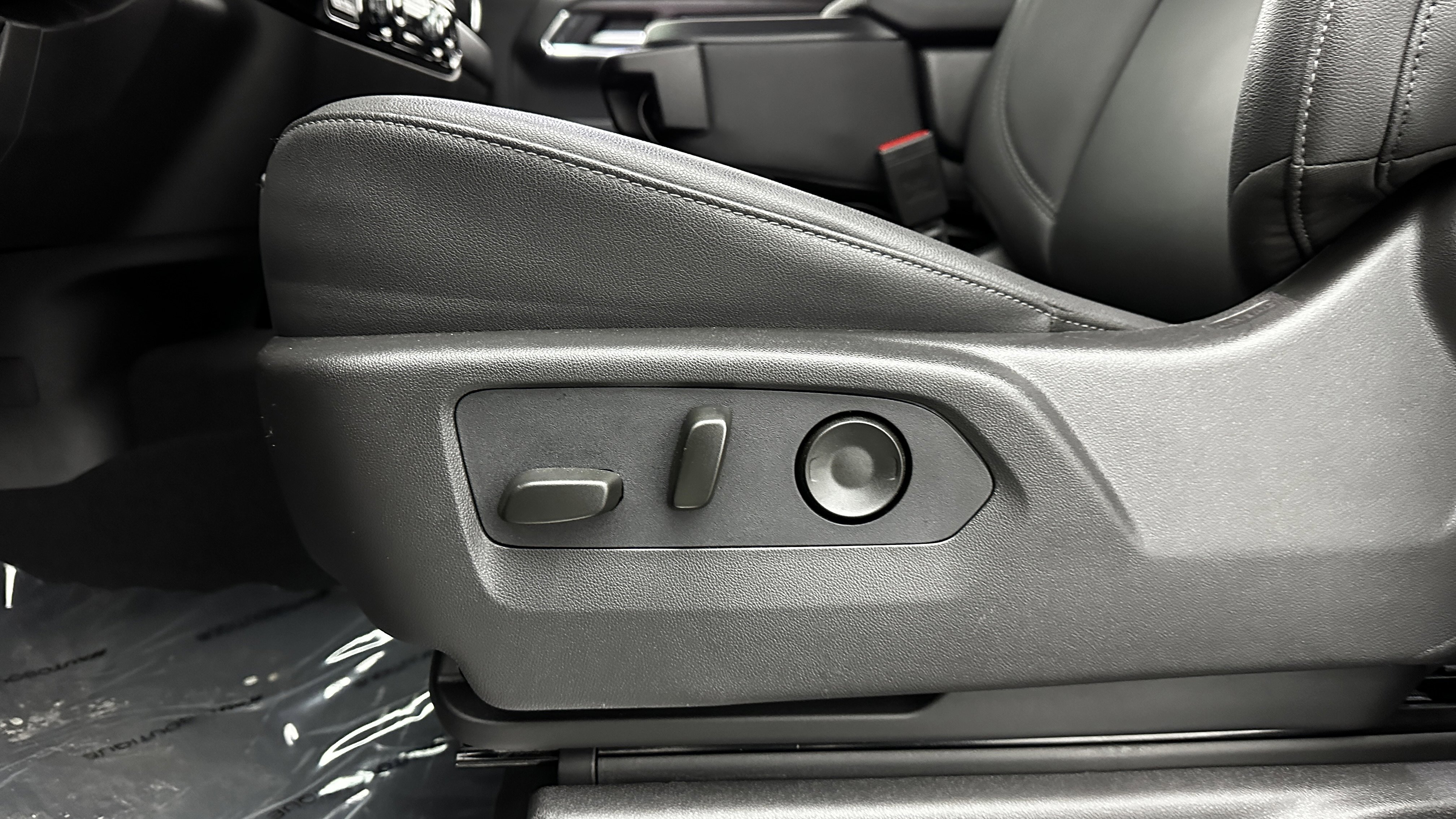 Used 2026 GMC Sierra 1500 SLT image 14