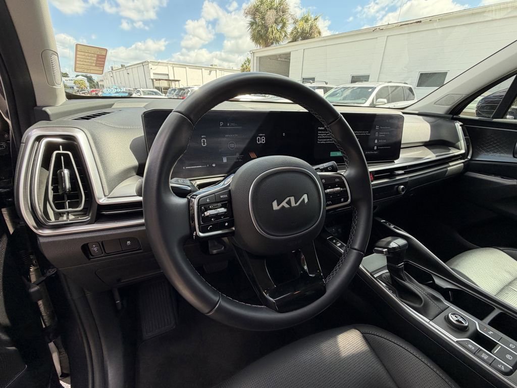 Used 2025 Kia Sorento S FWD image 18