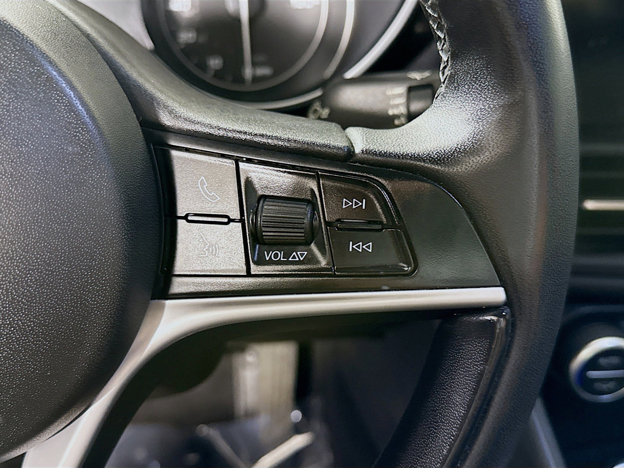 Used 2019 Alfa Romeo Giulia Base image 15