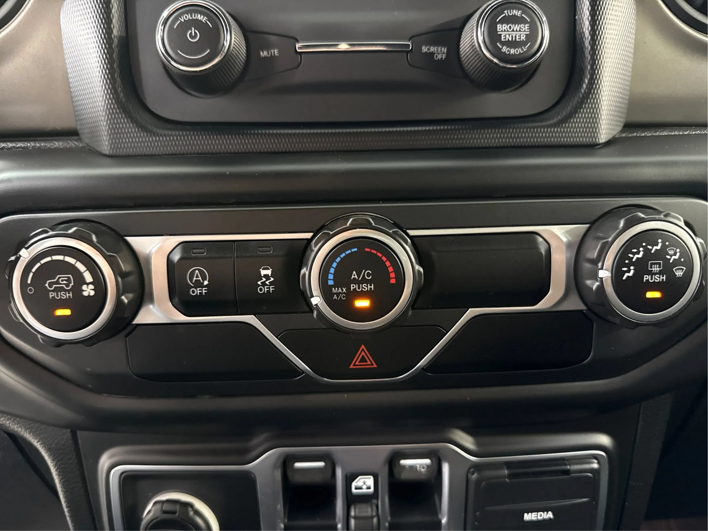 Used 2018 Jeep Wrangler Unlimited Sport S AWD/4WD image 36