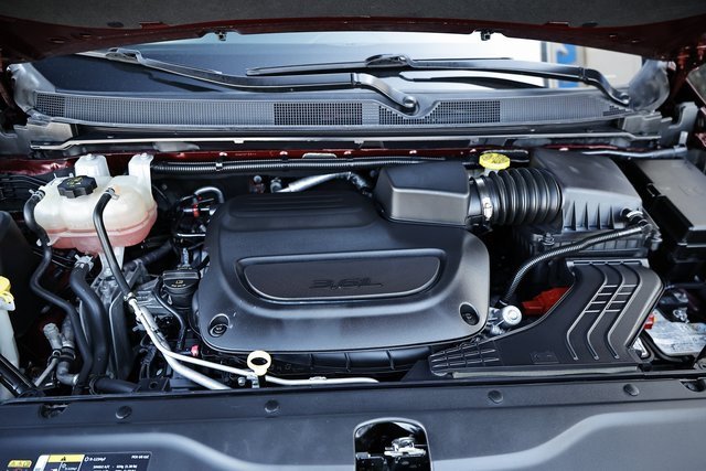 Used 2022 Chrysler Voyager LX image 30