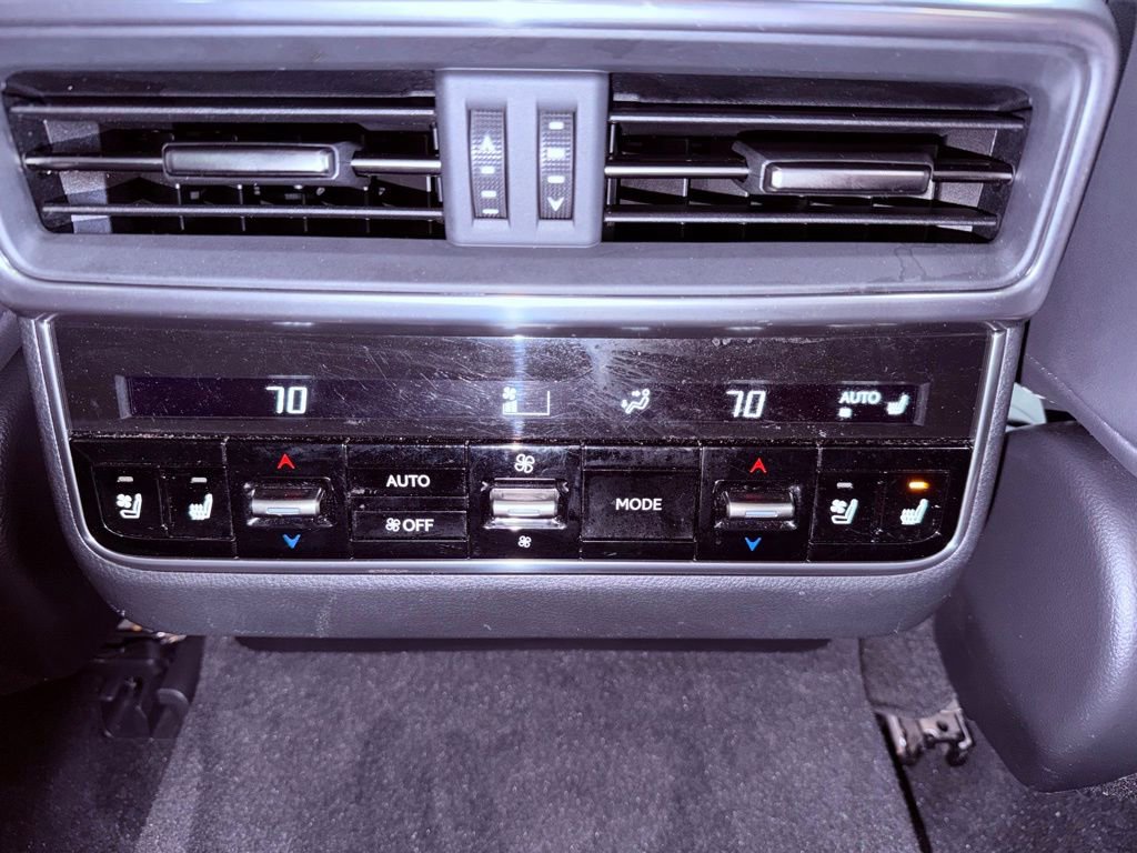 Used 2022 Lexus LX 600 4WD w/ Premium Package image 19