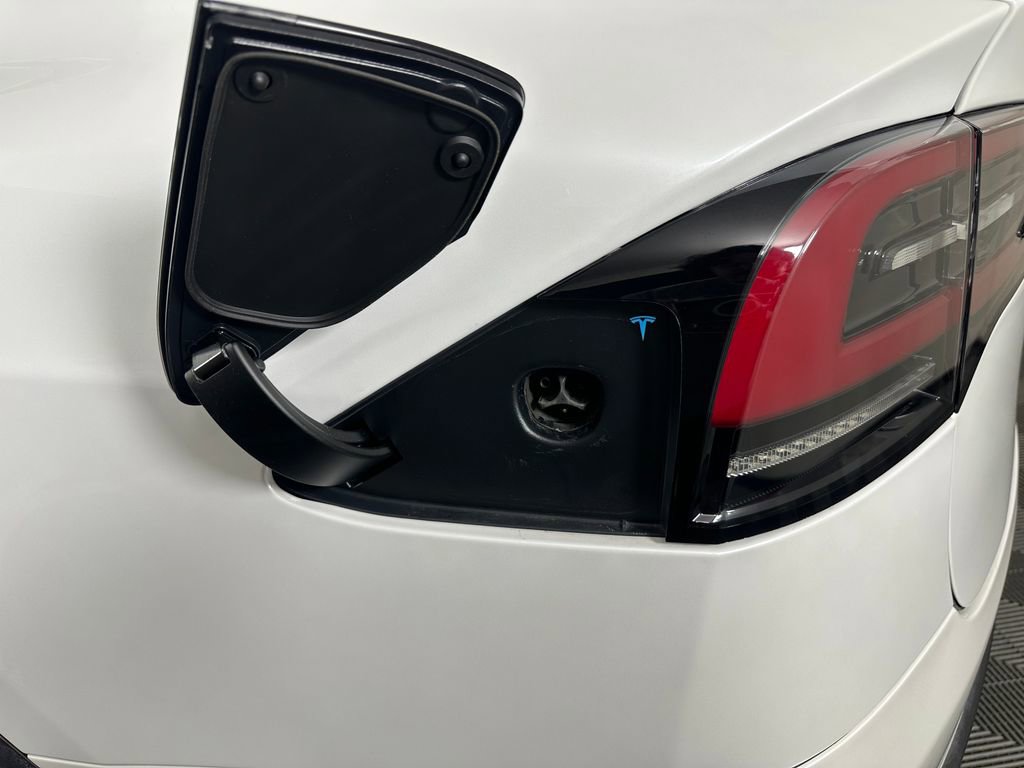 Used 2022 Tesla Model X Base image 15