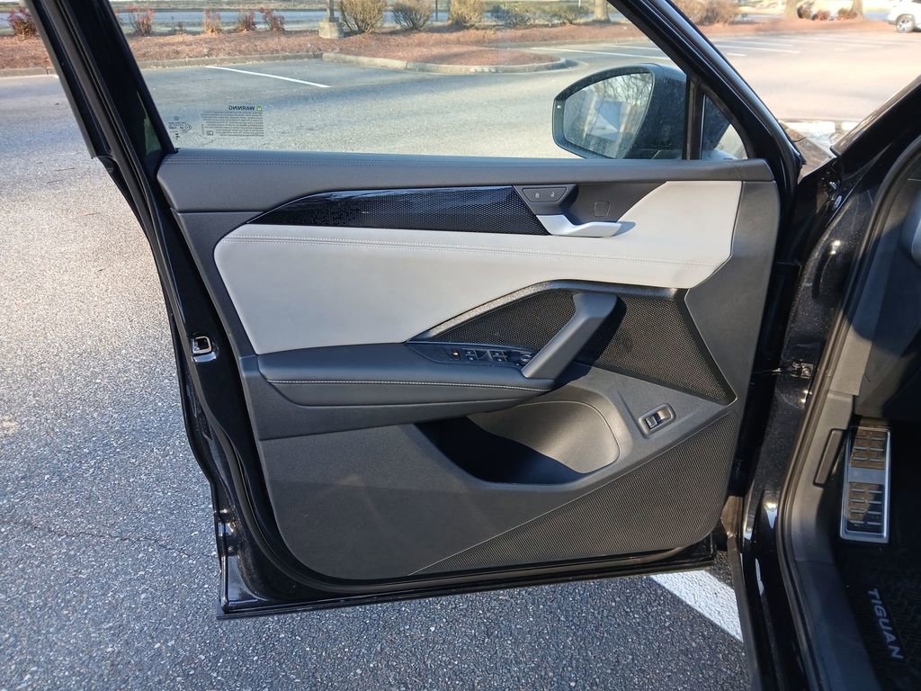 New 2026 Volkswagen Tiguan SE R-Line image 10