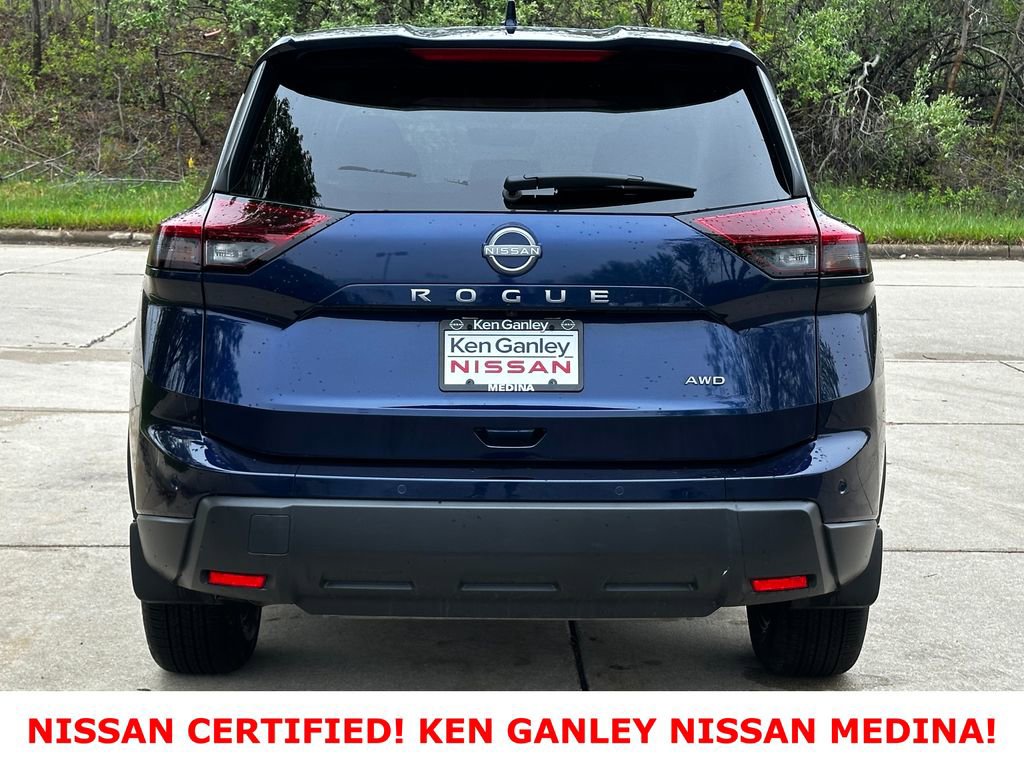 Certified 2026 Nissan Rogue SV AWD/4WD image 4