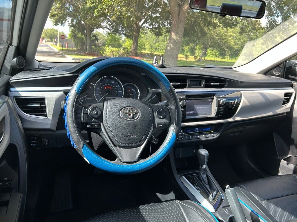 Used 2015 Toyota Corolla LE FWD image 13