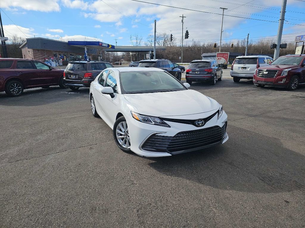 Used 2021 Toyota Camry LE image 6