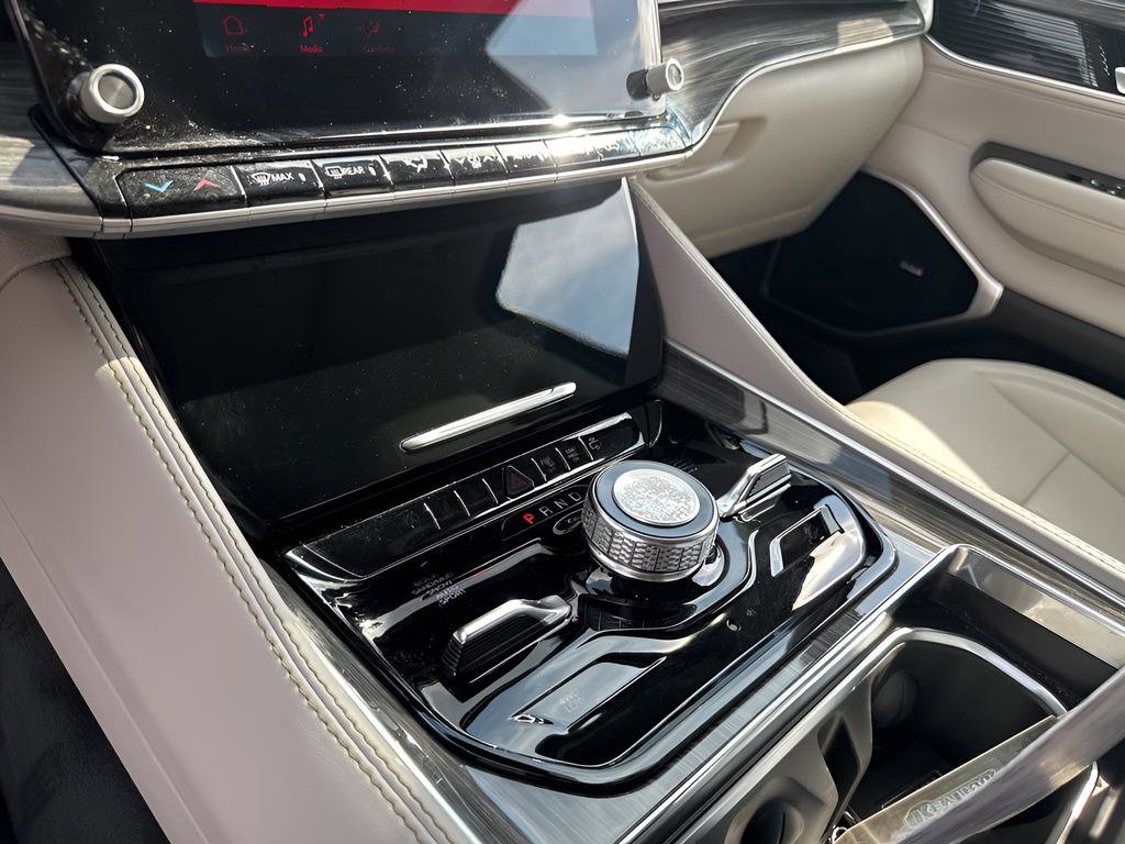 Used 2022 Jeep Wagoneer Series III w/ Premium Group I image 35