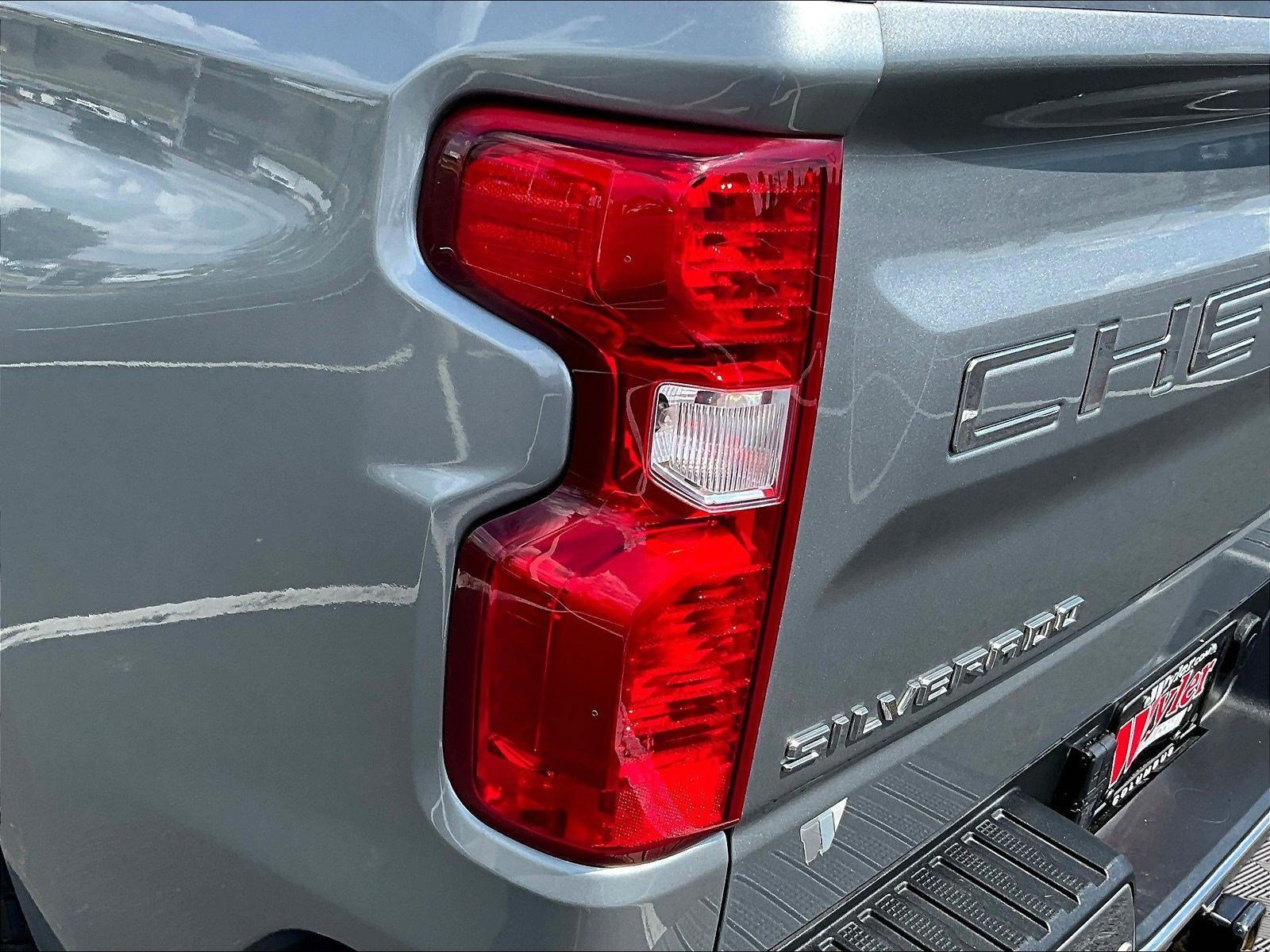 Used 2023 Chevrolet Silverado 1500 LT w/ Z71 Off-Road Package AWD/4WD image 23