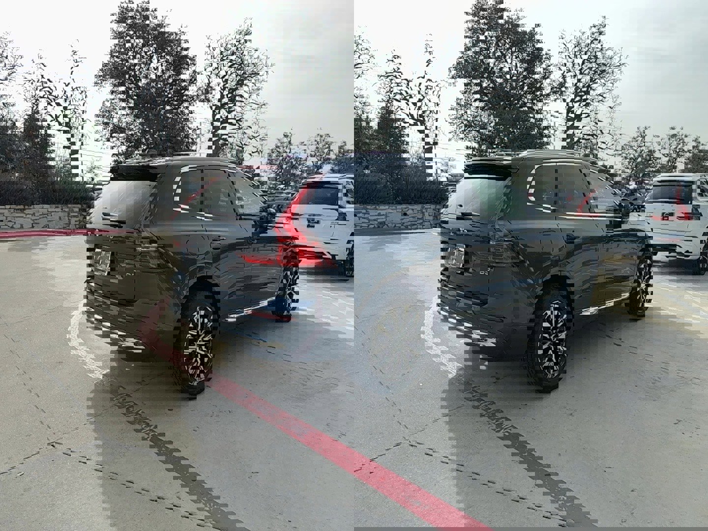 Certified 2023 Volvo XC60 B5 Plus w/ Climate Package image 6