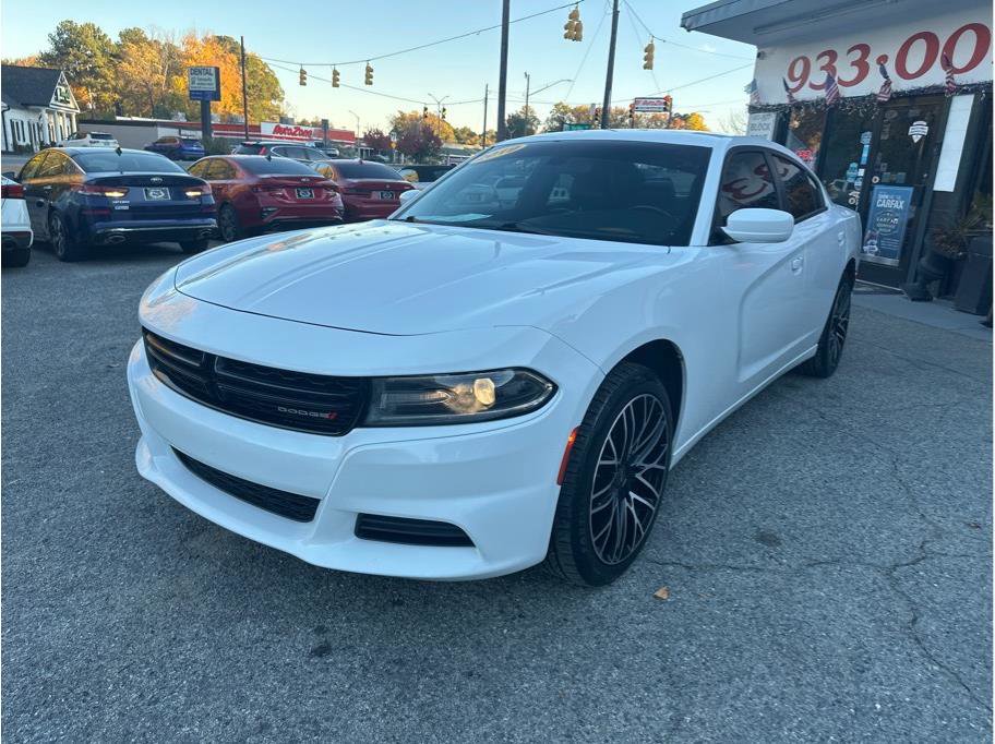 Used 2019 Dodge Charger SXT image 3