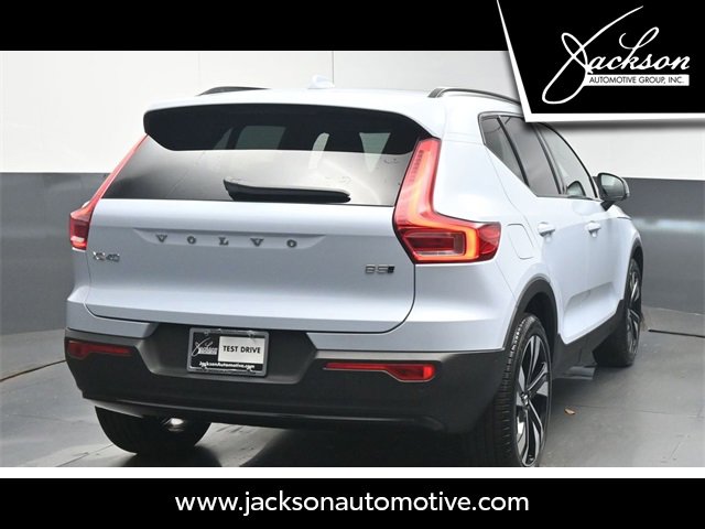 Used 2025 Volvo XC40 B5 Plus w/ Protection Package Premier image 7