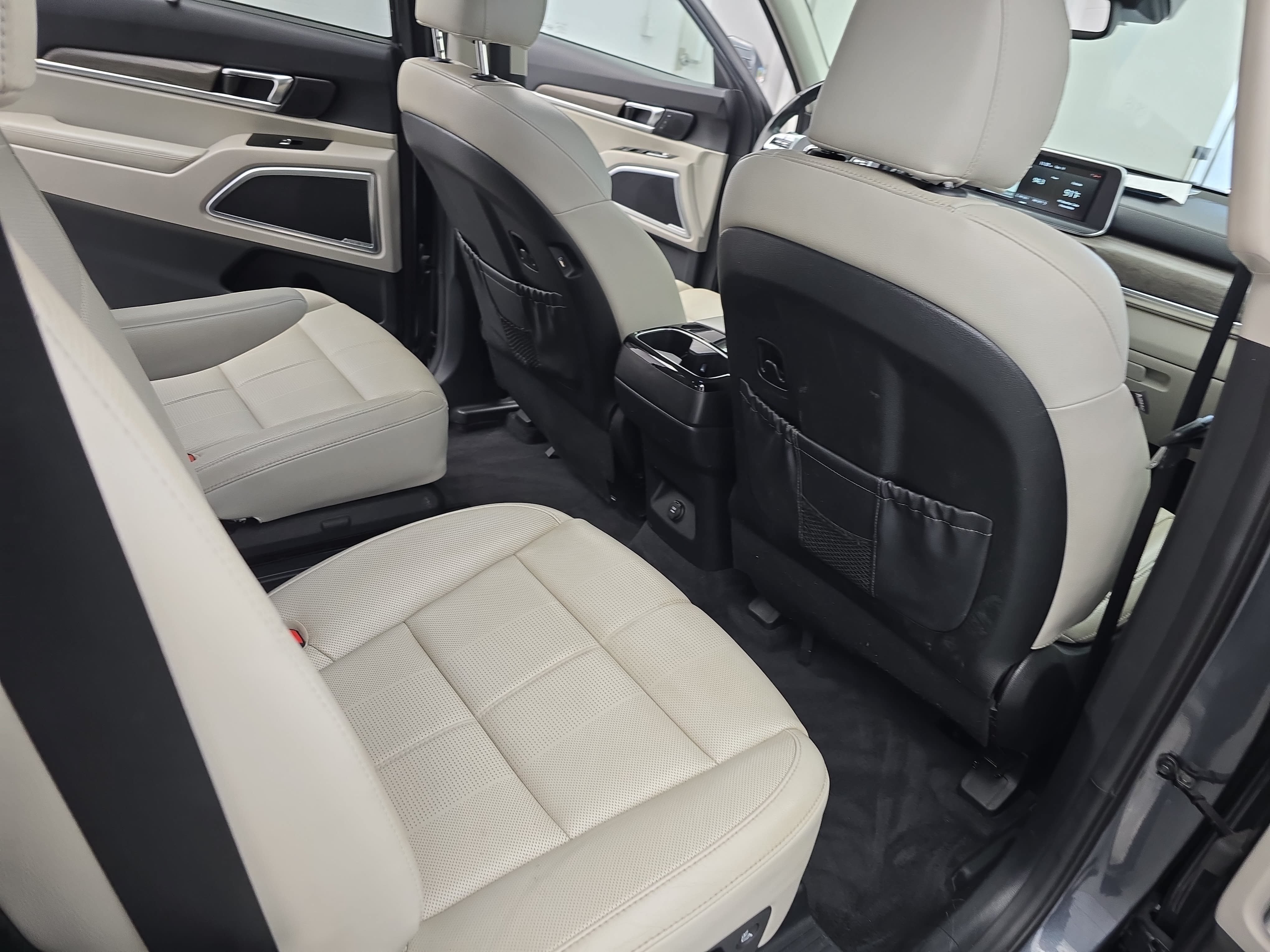 Used 2020 Kia Telluride SX w/ Towing Package AWD/4WD image 11