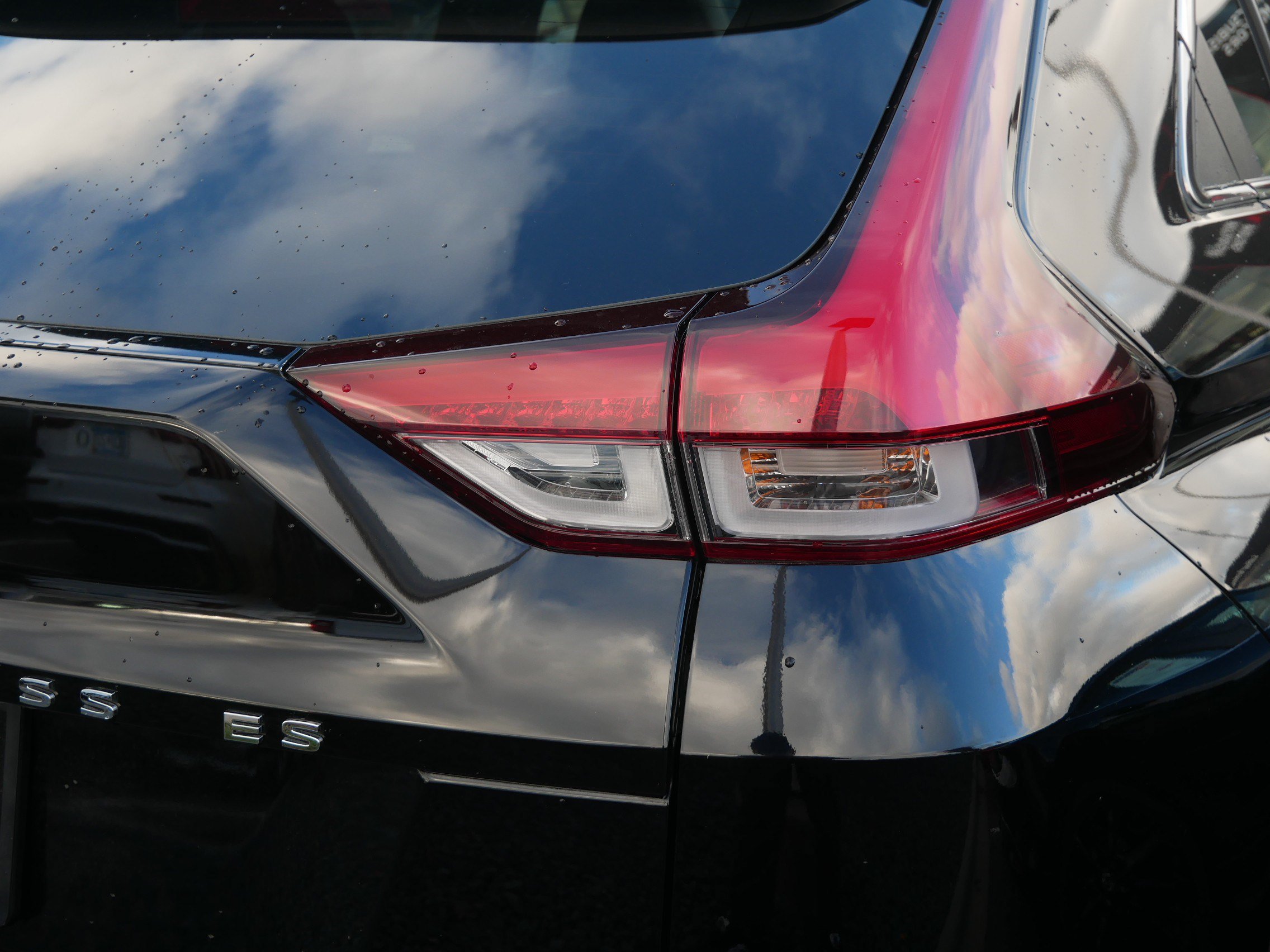 Used 2022 Mitsubishi Eclipse Cross ES FWD image 7