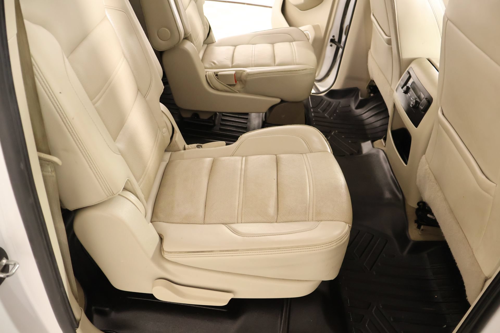 Used 2020 GMC Yukon XL Denali AWD/4WD image 16