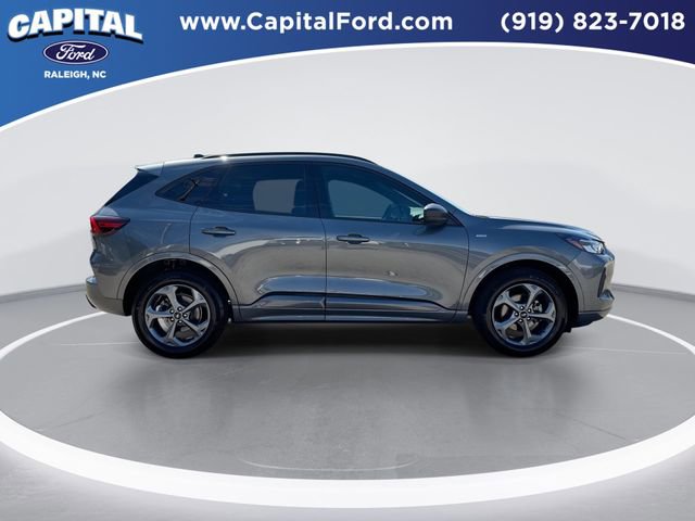 Used 2023 Ford Escape ST-Line w/ Tech Pack #1 AWD/4WD image 9