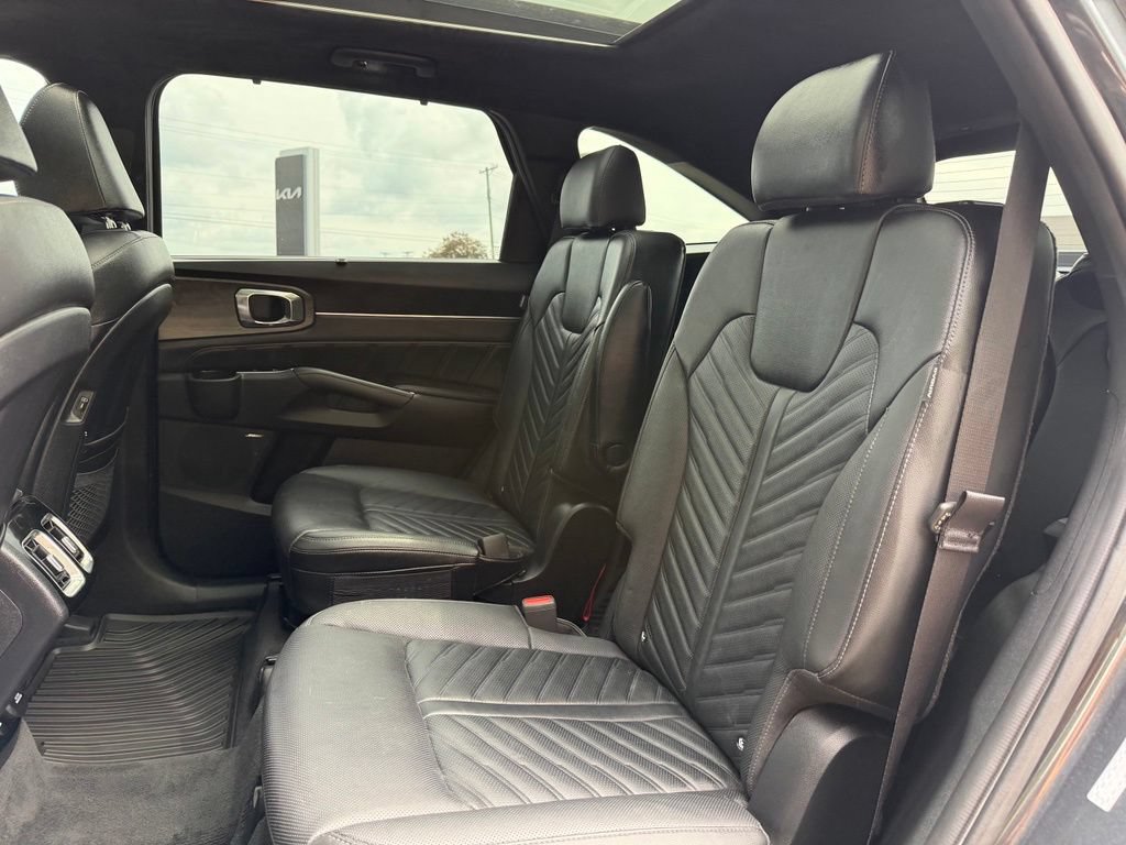 Certified 2025 Kia Sorento SX Prestige AWD/4WD image 29