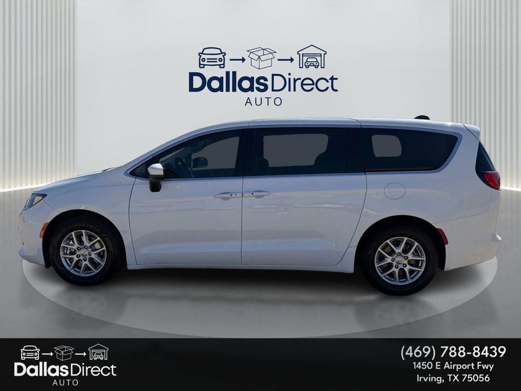 Used 2023 Chrysler Voyager LX image 9