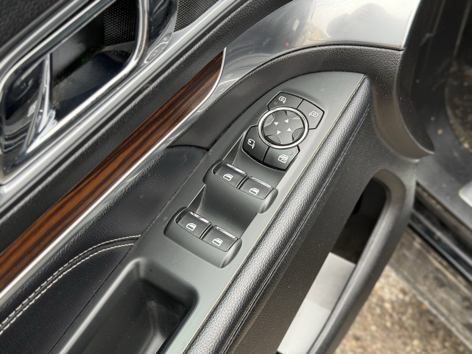 Used 2017 Ford Explorer Limited image 14