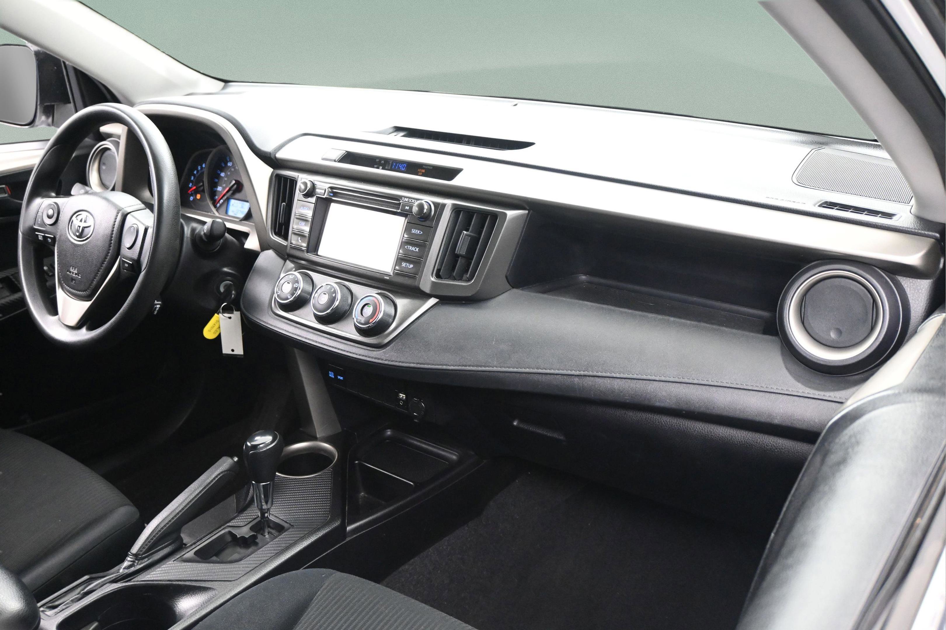 Used 2015 Toyota RAV4 LE AWD/4WD image 40