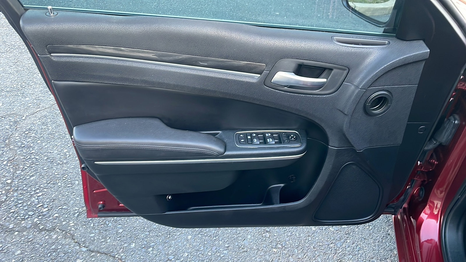 Used 2018 Chrysler 300 Touring image 27