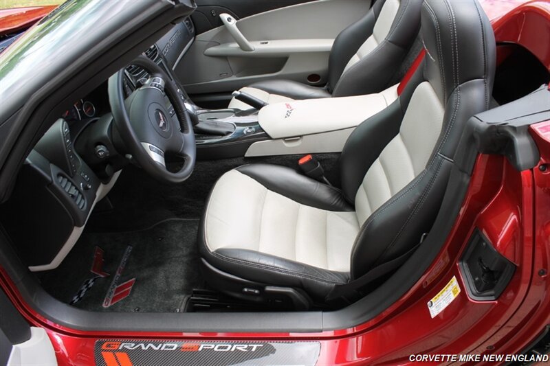 Used 2011 Chevrolet Corvette Grand Sport w/ Preferred Equipment Group RWD image 29
