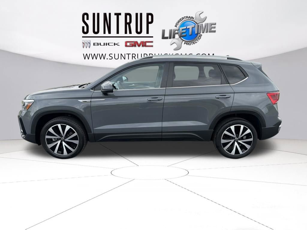 Used 2022 Volkswagen Taos SE image 2