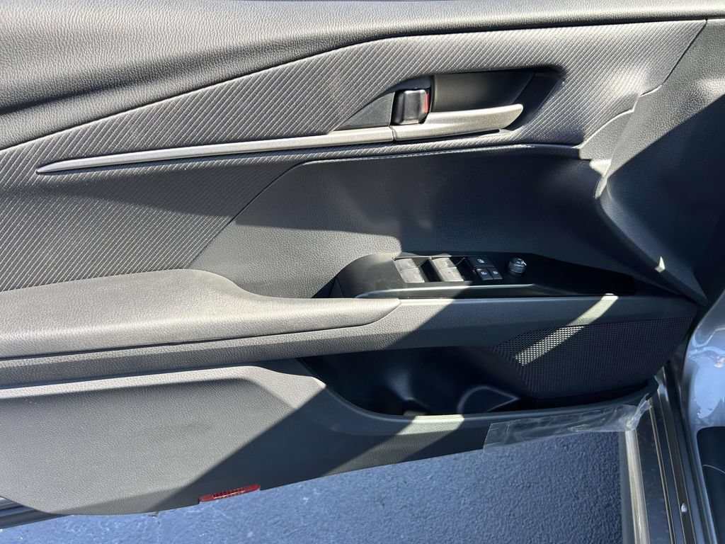 New 2026 Toyota Camry Hybrid FWD image 15