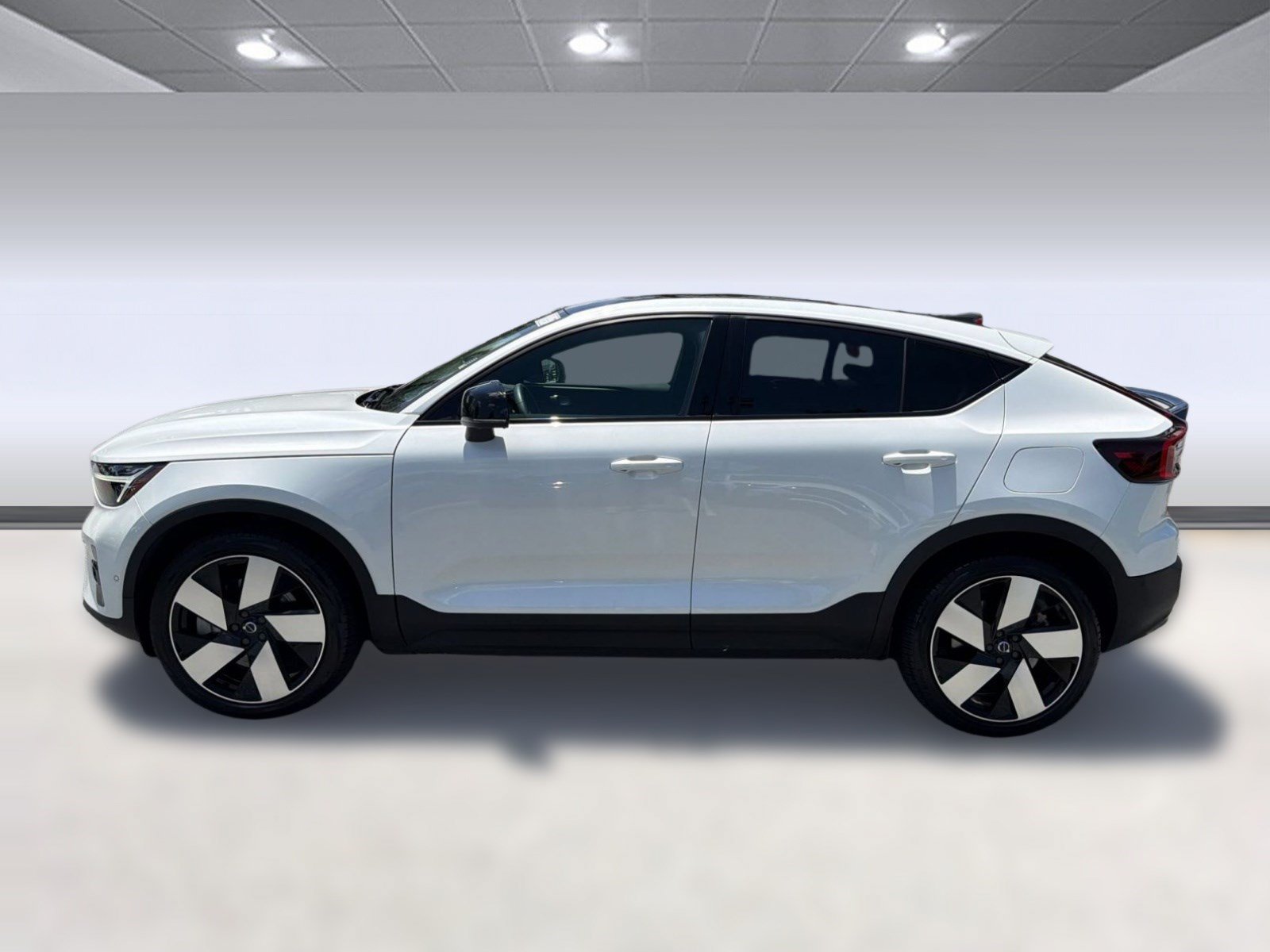 Certified 2024 Volvo C40 P8 Recharge Ultimate w/ Protection Package Premier RWD image 2