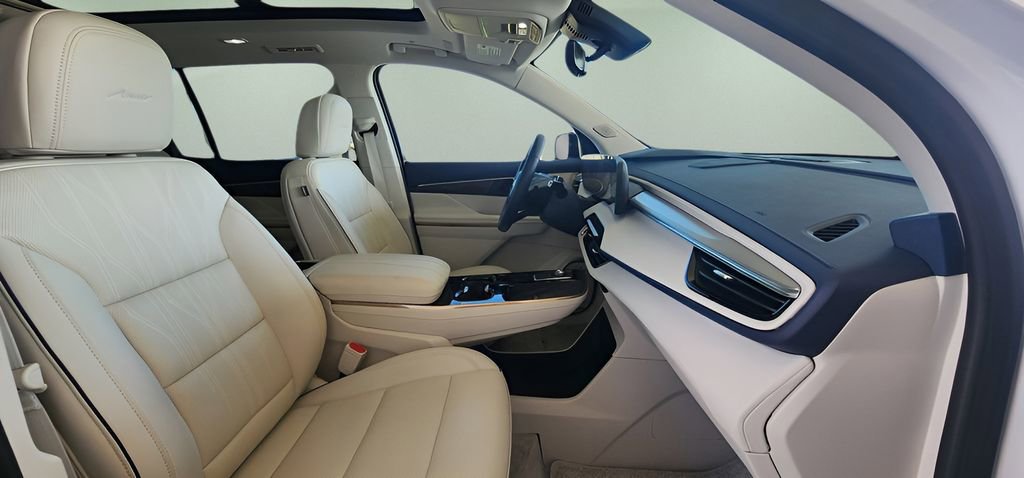 Used 2025 Buick Enclave Avenir w/ Super Cruise Package image 27