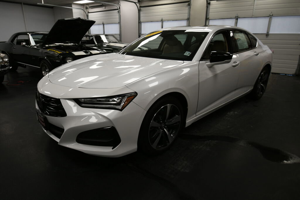 Used 2024 Acura TLX w/ Technology Package image 3