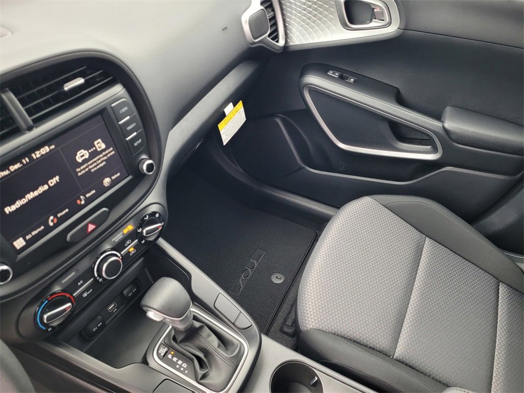 Used 2025 Kia Soul LX image 11