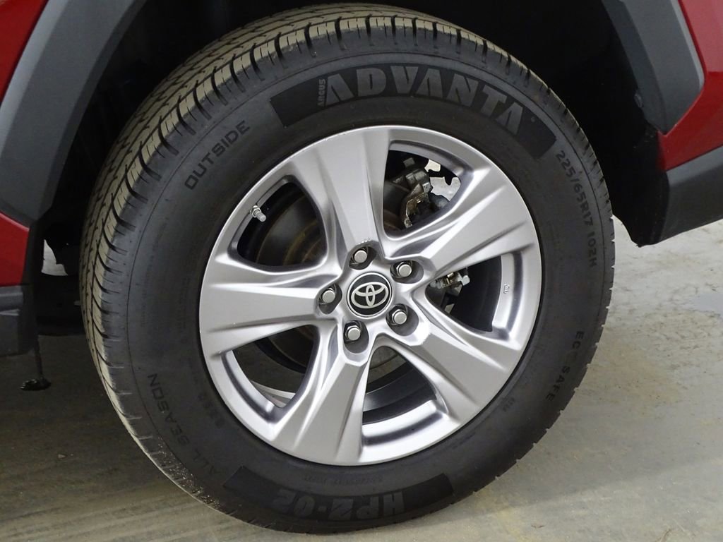 Used 2022 Toyota RAV4 LE image 39