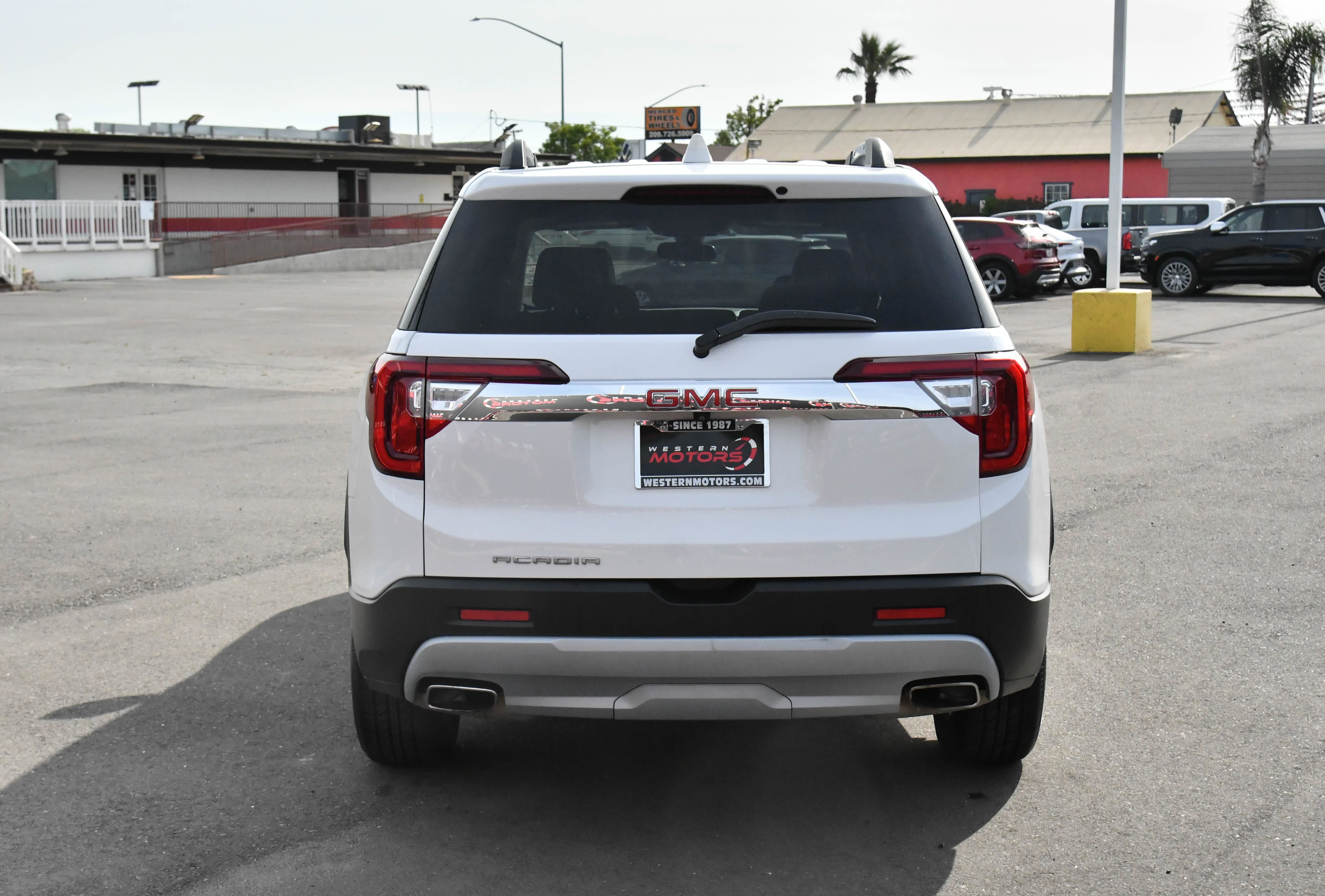 Used 2023 GMC Acadia SLT image 7